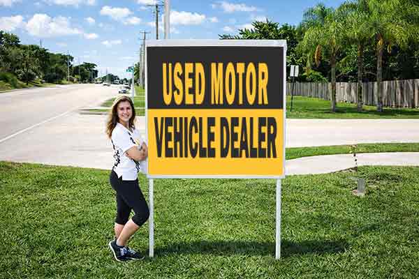 4x4 auction sign with metal post kit installed outdoors