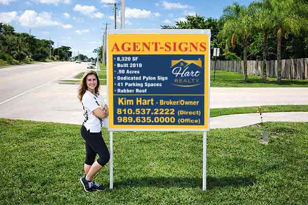 4x4 auction sign with metal post kit installed outdoors