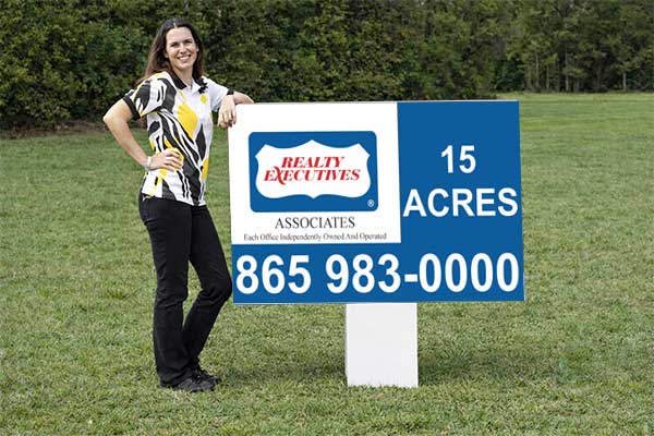32x48 Realty Executives yard sign for directional placement
