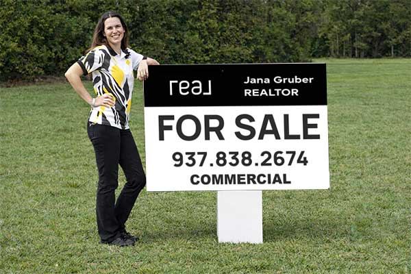 32x48 Real Broker yard sign for directional placement