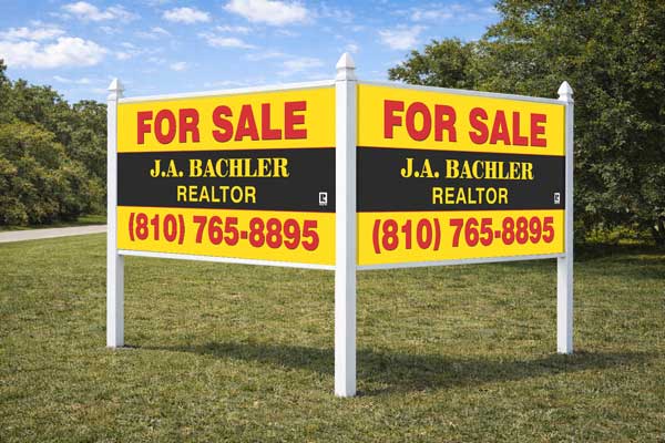 4x8 realtor sign mounted with Arrow Post Kit for V-shaped corner-lot exposure