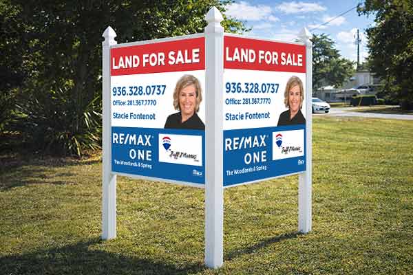 4x4 RE/MAX sign mounted with PVC post kit