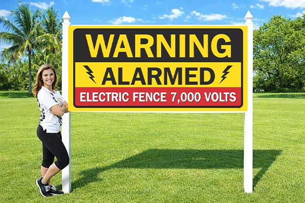 4x8 auction sign mounted outdoors for property marketing